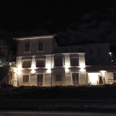 La Casa Del Mago Camere E Appartamenti Pissignano 外观 照片